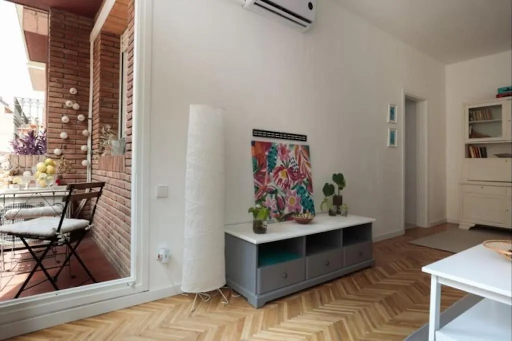 Renovated Apartment In Vila De Gracia Barcelona