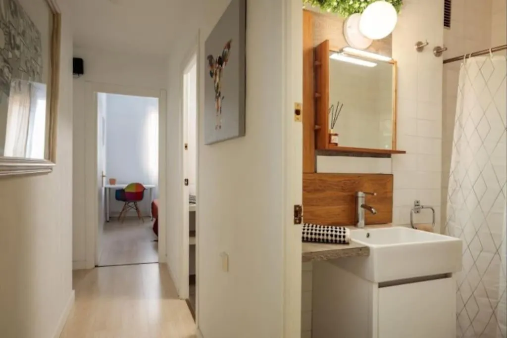 Renovated Apartment In Vila De Gracia Barcelona
