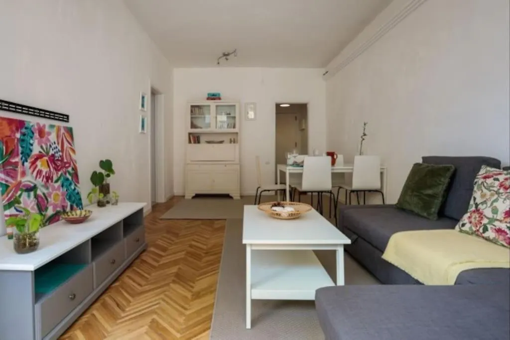 Renovated Apartment In Vila De Gracia Barcelona